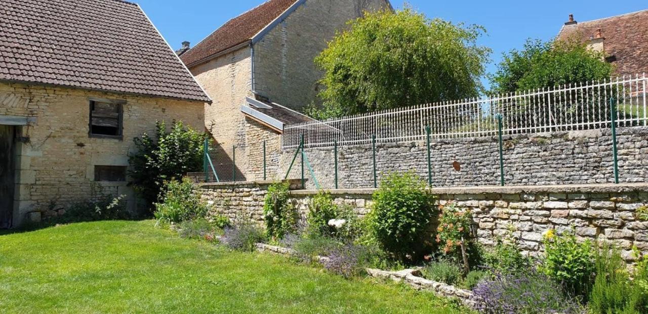 Le Gite Du Lapin Bleu Baigneux-les-Juifs Exterior foto